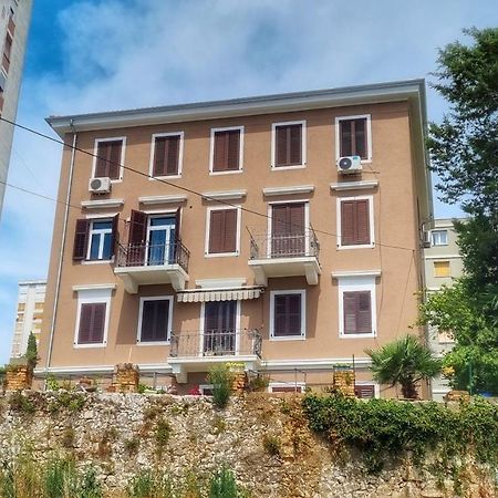Apartment Lori - Beautiful View Rijeka Bagian luar foto