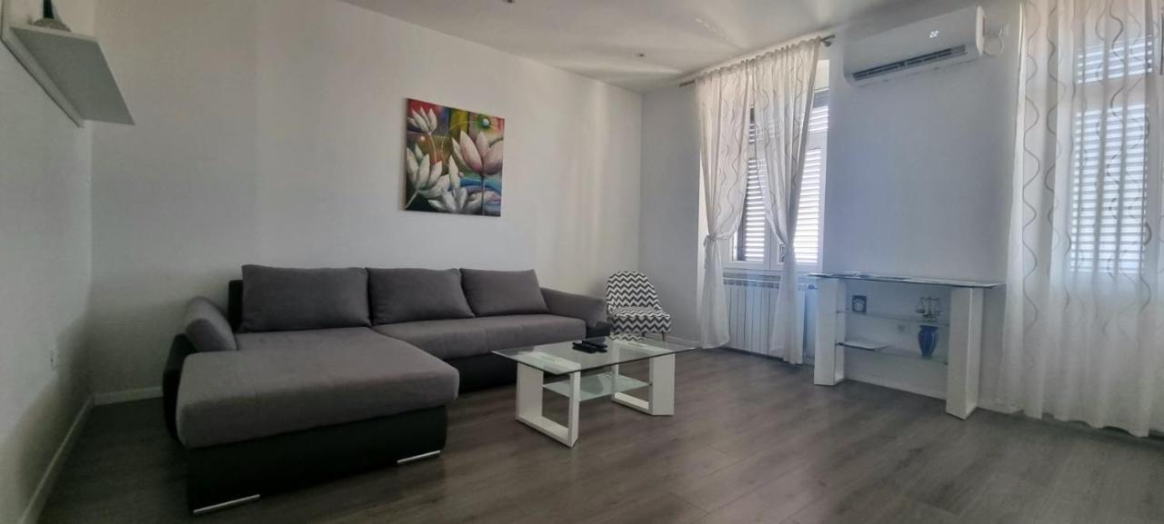 Apartment Lori - Beautiful View Rijeka Bagian luar foto