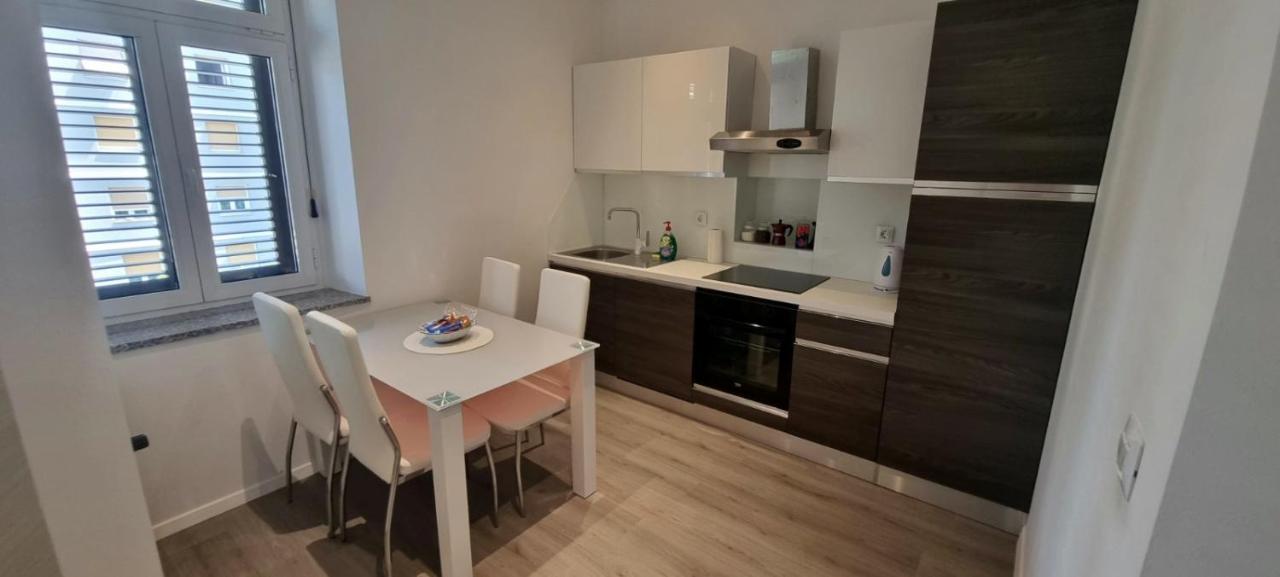 Apartment Lori - Beautiful View Rijeka Bagian luar foto